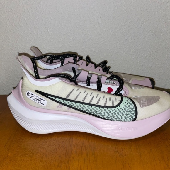 Nike Zoom Gravity “U Complete Me”- women’s running shoes Size 7.0 - Picture 3 of 8